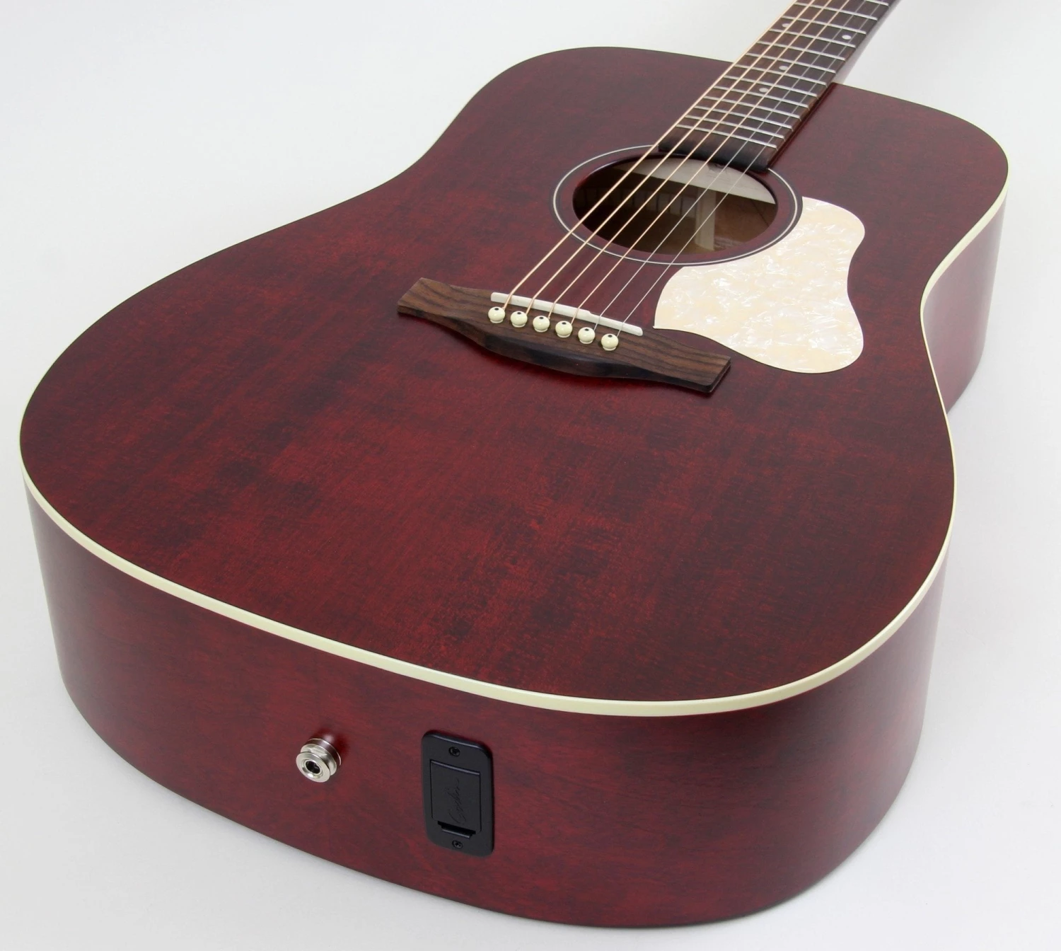 Art & Lutherie Americana Acoustic Electric Guitar | Tennessee Red 5 Art & Lutherie Americana Acoustic Electric Guitar | Tennessee Red
