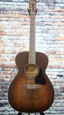 Art & Lutherie Legacy Bourbon Burst Acoustic Guitar