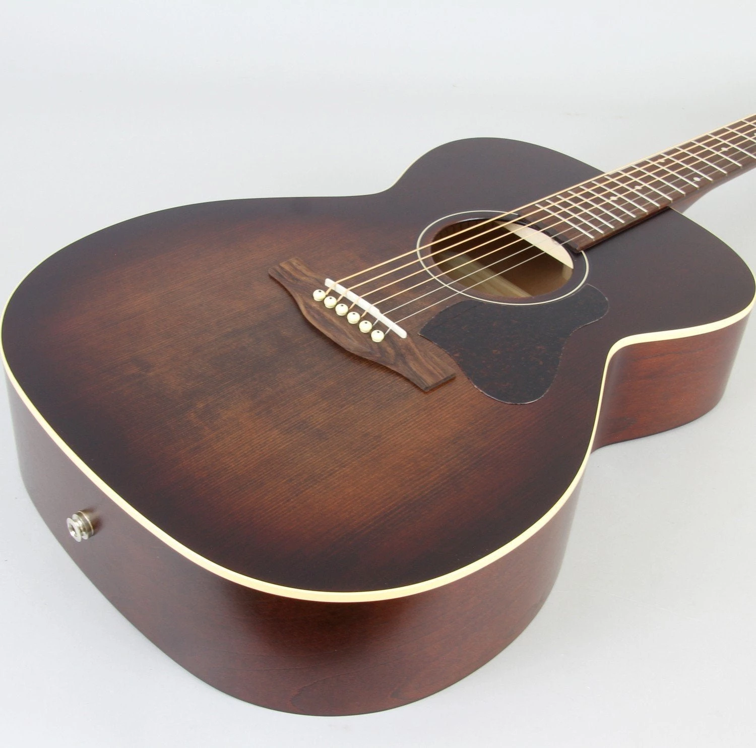 Art & Lutherie Legacy Bourbon Burst Acoustic Guitar 6 Art & Lutherie Legacy Bourbon Burst Acoustic Guitar