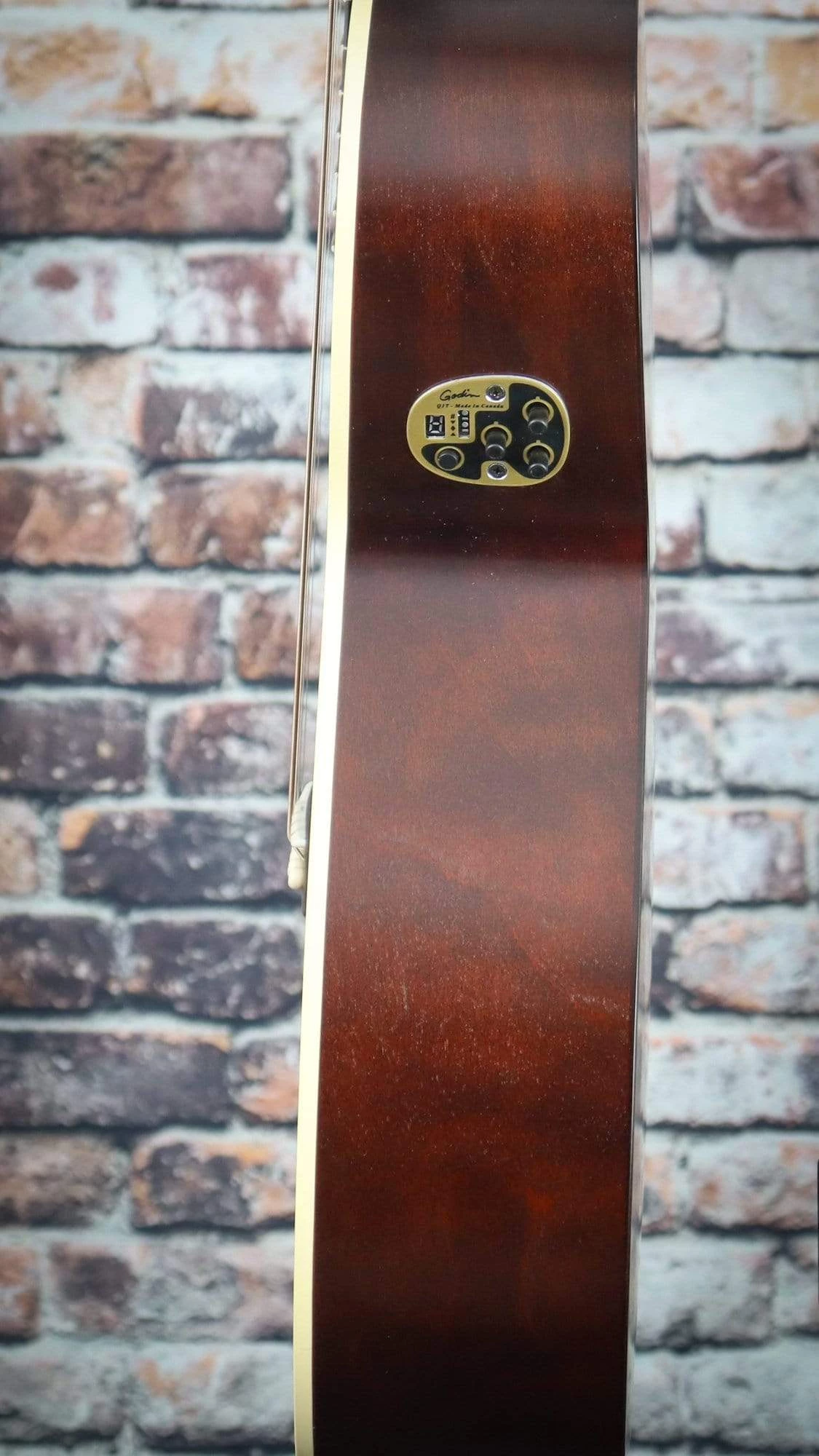 Art & Lutherie Legacy CW Left-Handed | Bourbon Burst 7 Art & Lutherie Legacy CW Left-Handed | Bourbon Burst