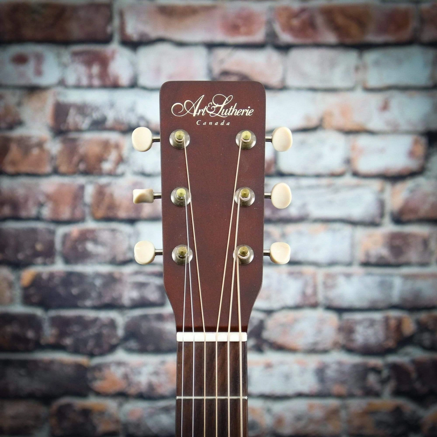Art & Lutherie Legacy CW Left-Handed | Bourbon Burst 6 Art & Lutherie Legacy CW Left-Handed | Bourbon Burst