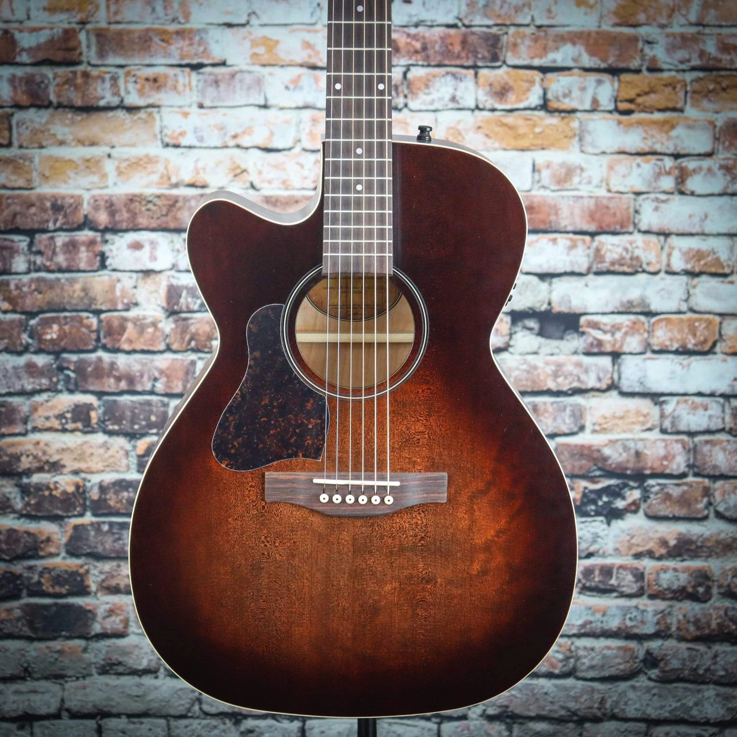 Art & Lutherie Legacy CW Left-Handed | Bourbon Burst 3 Art & Lutherie Legacy CW Left-Handed | Bourbon Burst