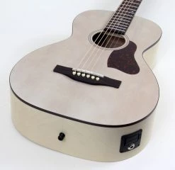 Art & Lutherie Roadhouse Parlor Guitar | Faded Cream