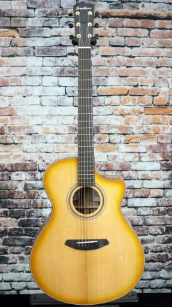 Breedlove Artista Concerto Acoustic Guitar | Natural Shadow