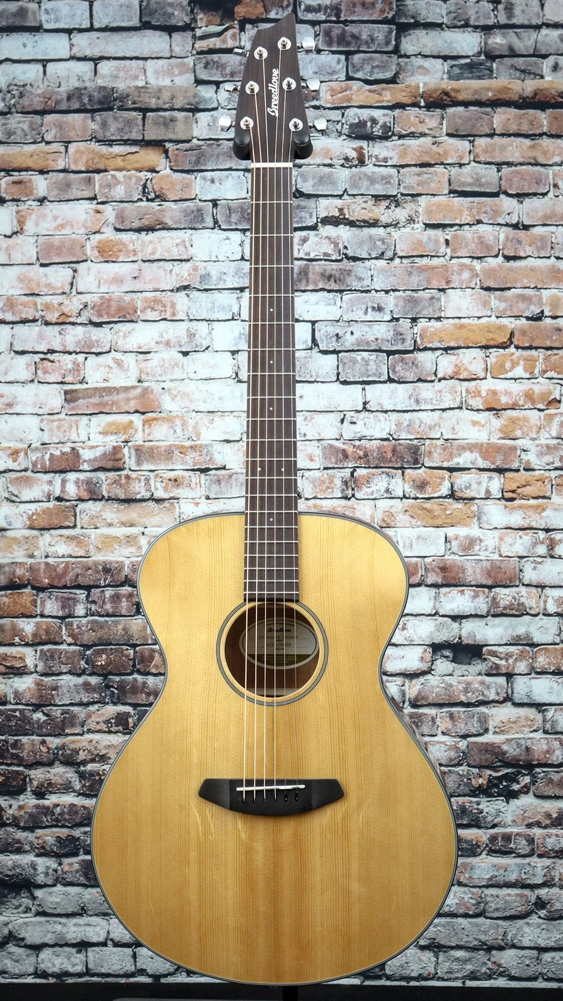 Breedlove Discovery Concert Acoustic Guitar | Natural 4 Breedlove Discovery Concert Acoustic Guitar | Natural