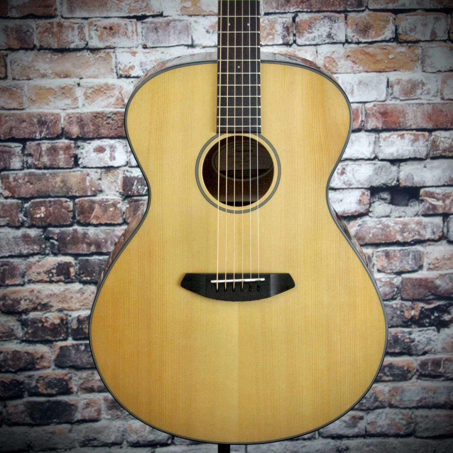 Breedlove Discovery Concerto Guitar 3 Breedlove Discovery Concerto Guitar