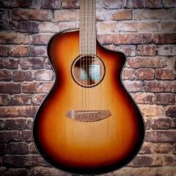 Breedlove Discovery S Concert Edgeburst CE | Red Cedar - African Mahogany