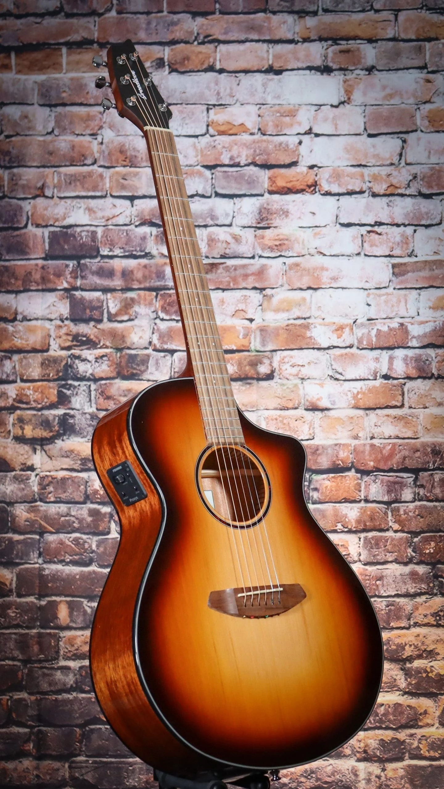 Breedlove Discovery S Concert Edgeburst CE | Red Cedar - African Mahogany 10 Breedlove Discovery S Concert Edgeburst CE | Red Cedar - African Mahogany