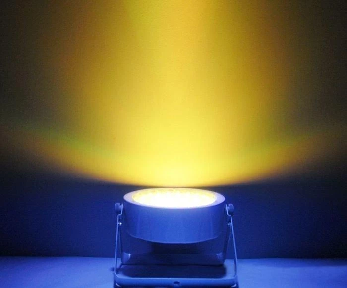 Used Light Fixtures Chauvet EZpar 64 RGBA | Battery Powered Rechargeable LED Wash Light | Black 6 Used Light Fixtures Chauvet EZpar 64 RGBA | Battery Powered Rechargeable LED Wash Light | Black