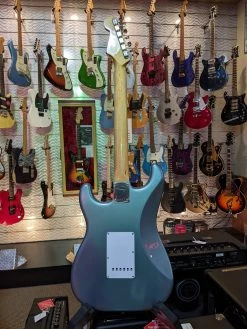 Fender *Cosmetic Damage* Vintera '60s Stratocaster, Pau Ferro Fingerboard, Ice Blue Metallic