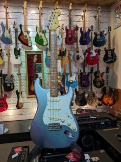 Fender *Cosmetic Damage* Vintera '60s Stratocaster, Pau Ferro Fingerboard, Ice Blue Metallic