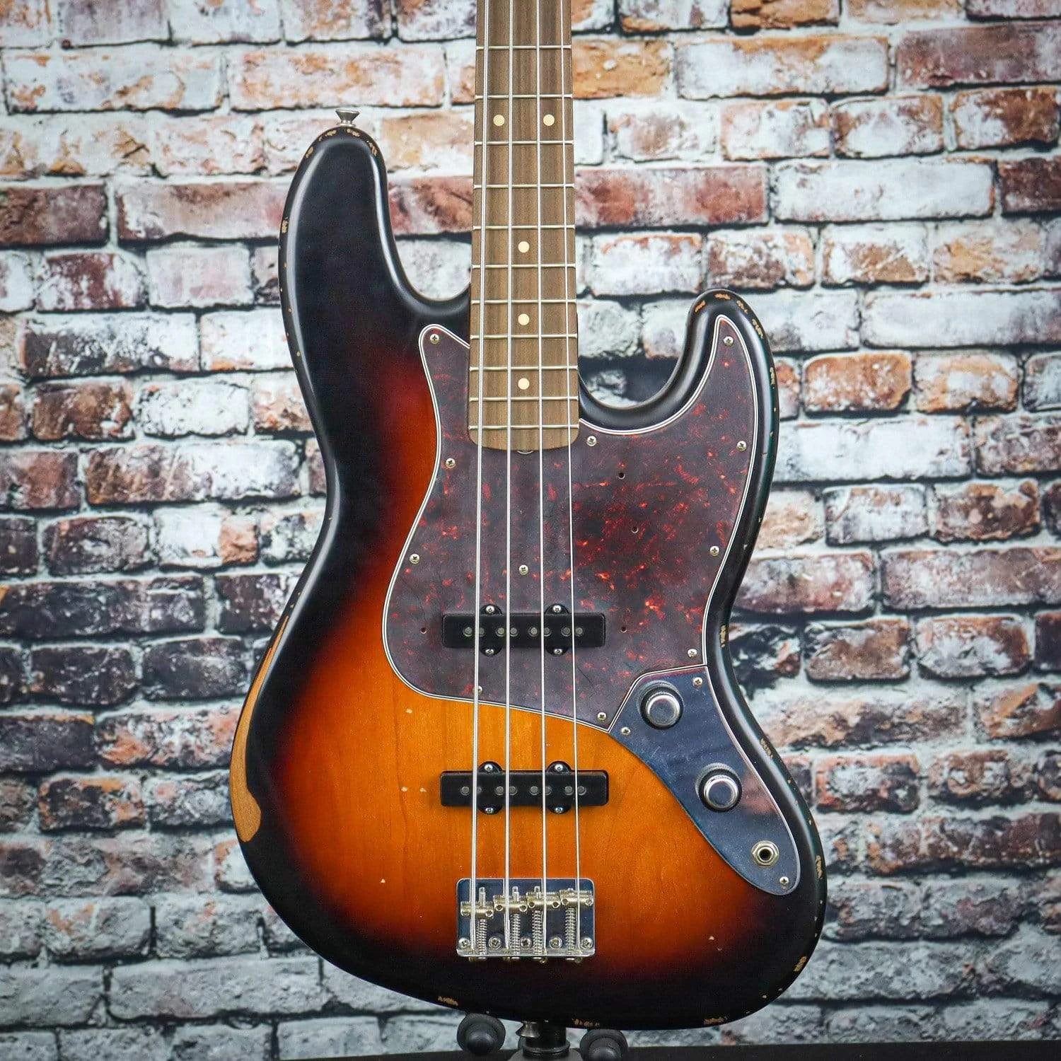 Guitar Fender 60th Anniversary Road Worn Jazz Bass | 3-Tone Sunburst 3 Guitar Fender 60th Anniversary Road Worn Jazz Bass | 3-Tone Sunburst