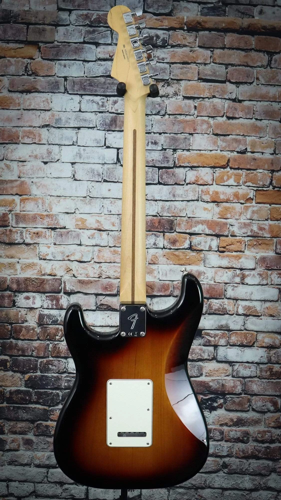 Fender Player Stratocaster 3-Tone Sunburst Guitar 6 Fender Player Stratocaster 3-Tone Sunburst Guitar