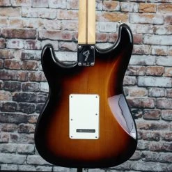 Fender Player Stratocaster, Maple Neck, 3-Color Sunburst