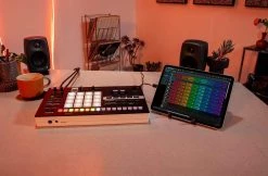 Roland Verselab MV-1 Music Workstation