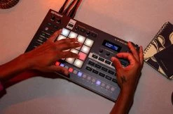 Roland Verselab MV-1 Music Workstation