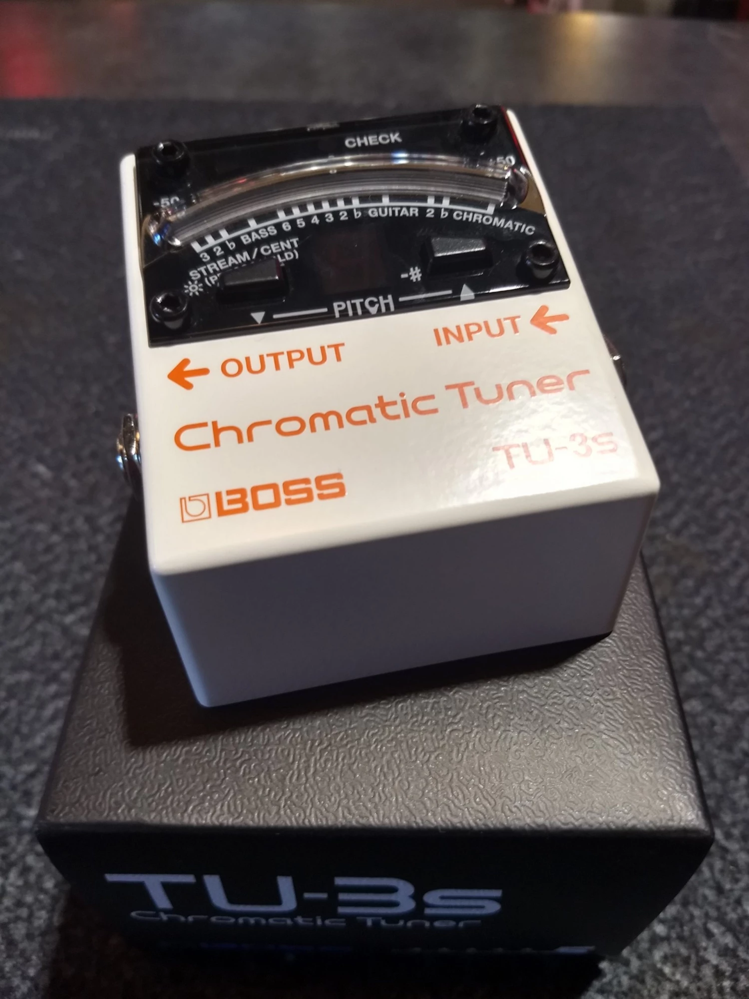 Roland Boss TU-3S Chromatic Stompbox Tuner 4 Roland Boss TU-3S Chromatic Stompbox Tuner