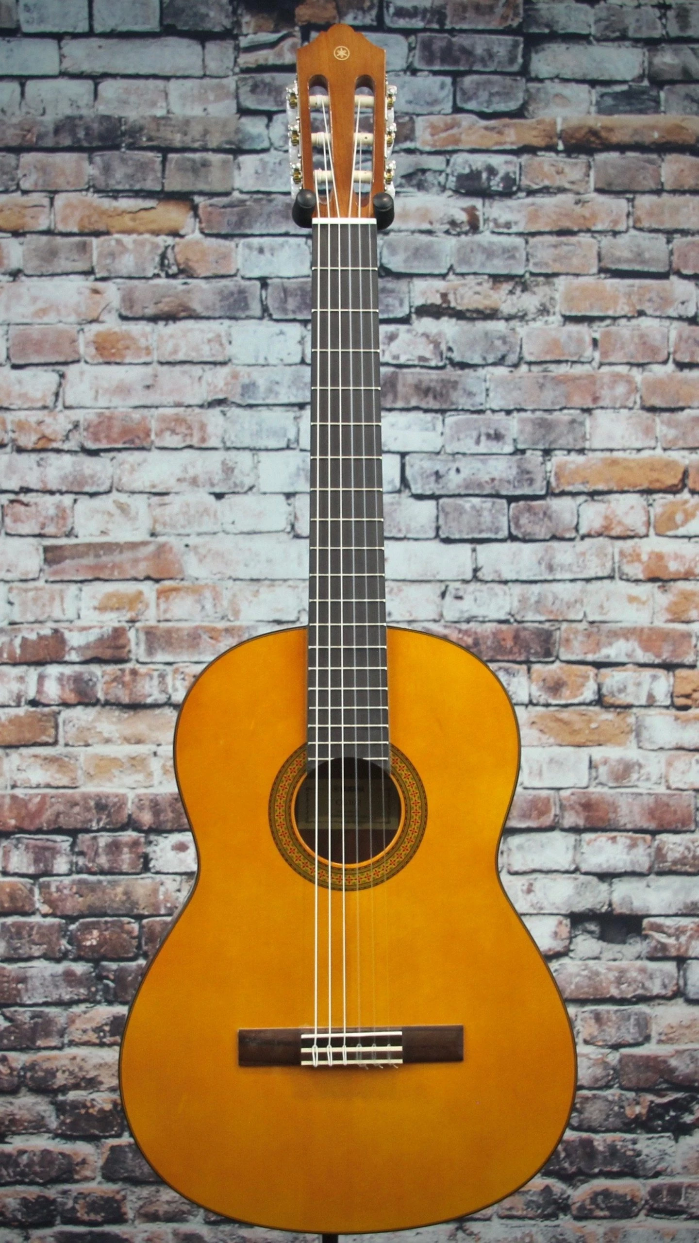 Yamaha CG102 Nylon String Classical Guitar 4 Yamaha CG102 Nylon String Classical Guitar
