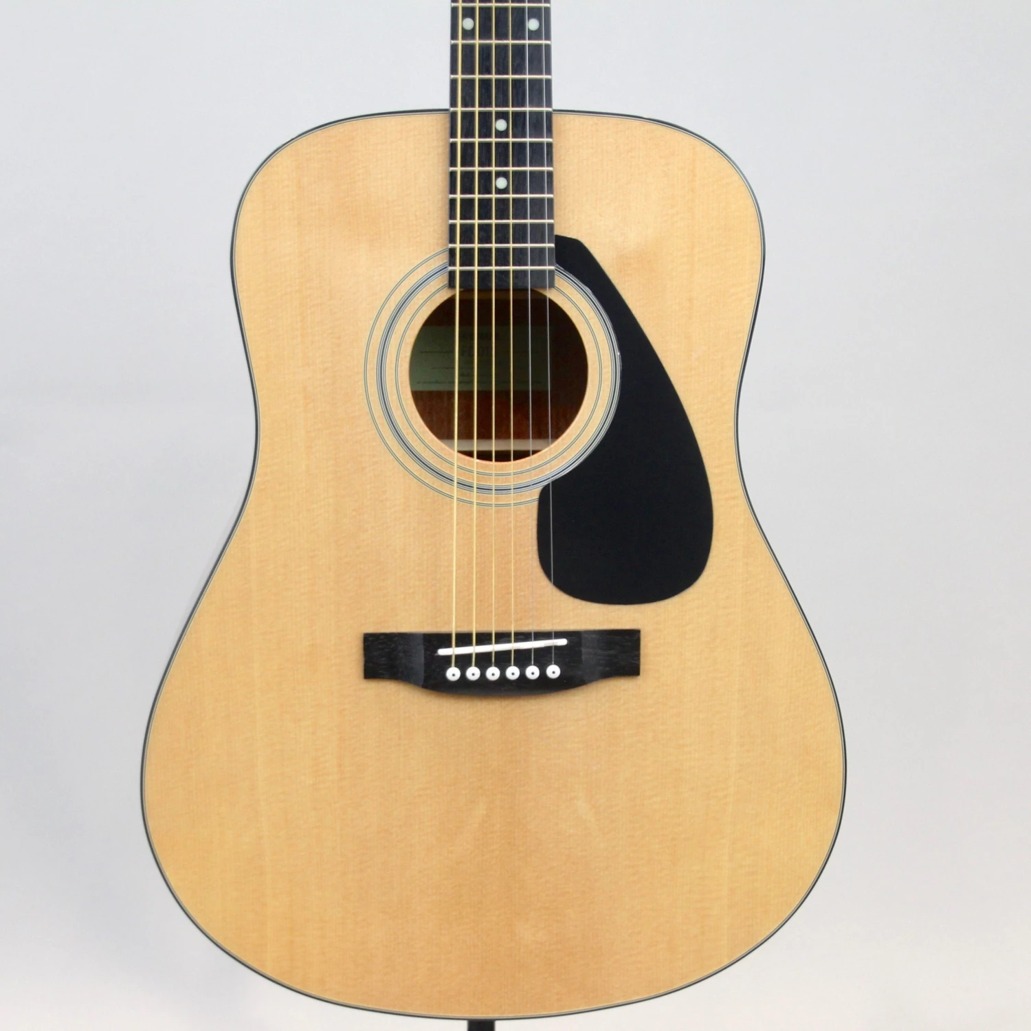 Yamaha Gigmaker Deluxe Acoustic Guitar Pack 5 Yamaha Gigmaker Deluxe Acoustic Guitar Pack